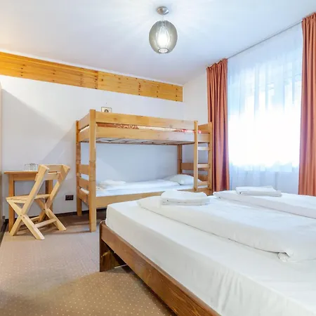 7 Crai - Craiul Crailor Bed and breakfast Zărneşti